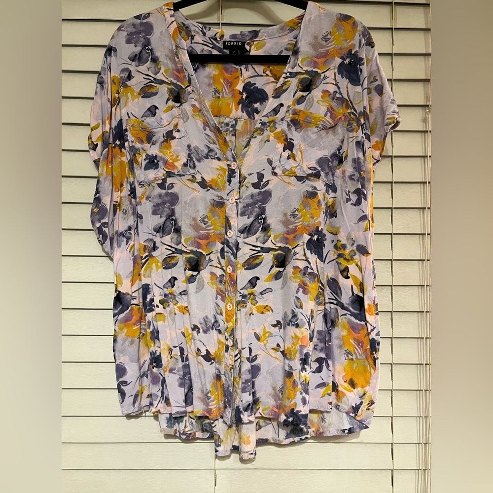 TORRID Rayon Slub Button-Front Dolman Top. Size 2